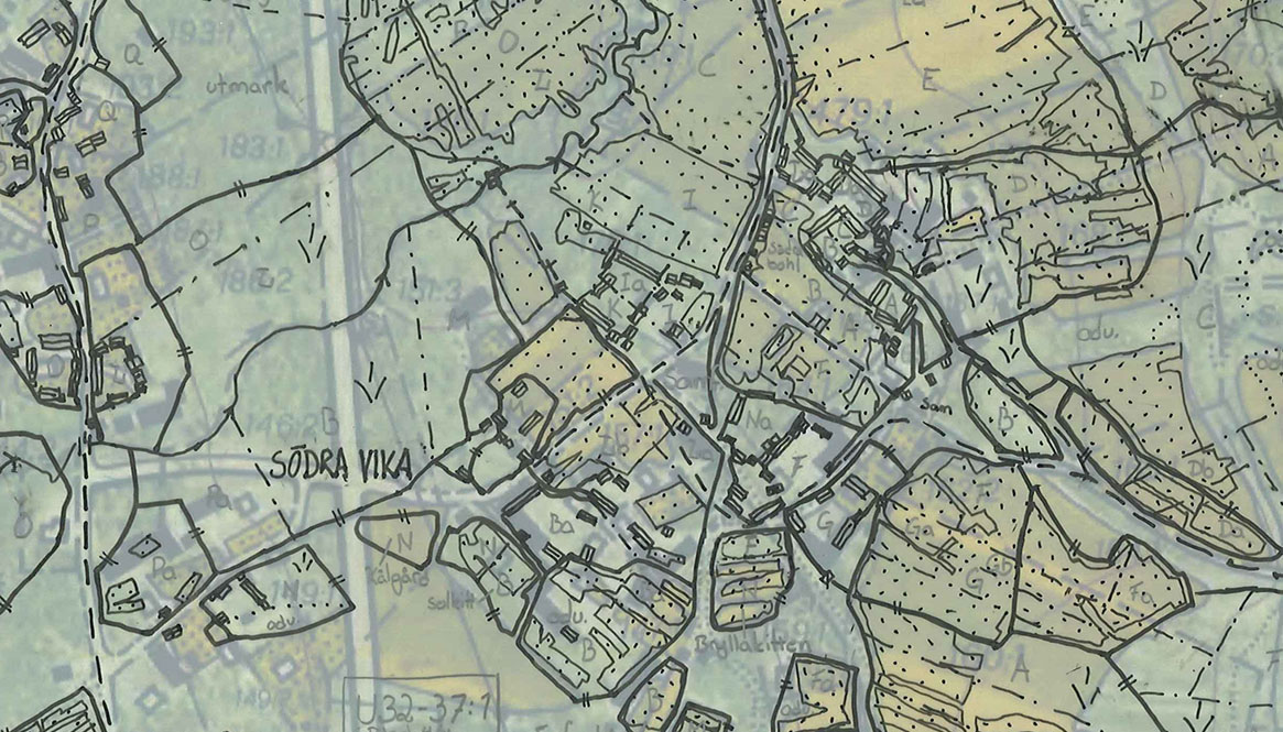 Kartöverlägg där 1840-talskartan är avritad på ett genomskinligt papper, bakom detta ligger en karta från 1950-talet.